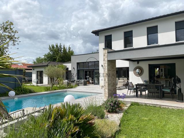 Maison 5 pièces 182 m²