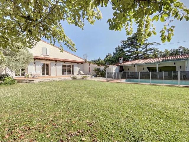 Maison 6 pièces 182 m²