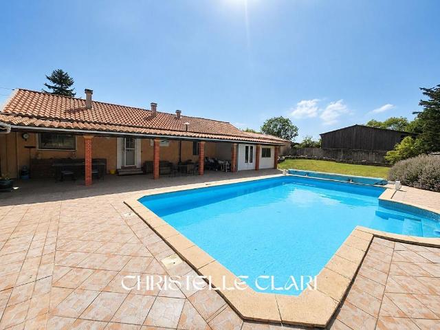 Maison 8 pièces 374 m²