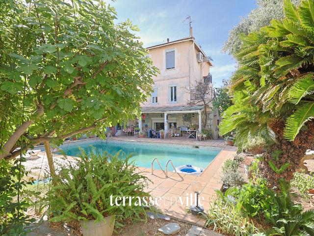 Maison 5 pièces 196 m²