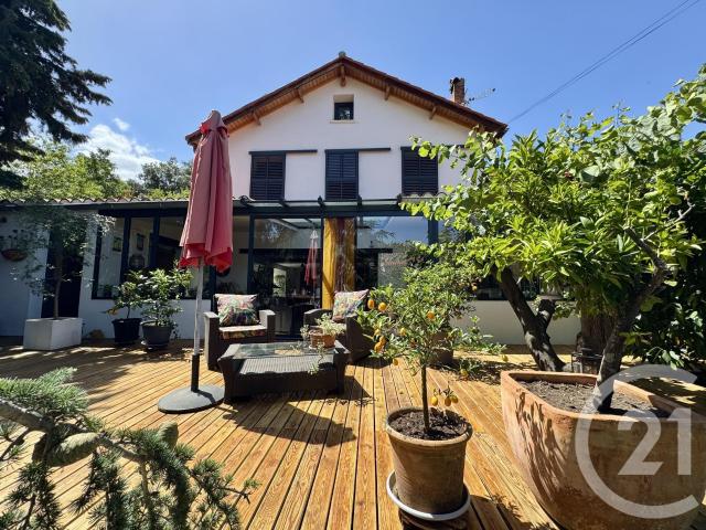 Maison 5 pièces 196 m²