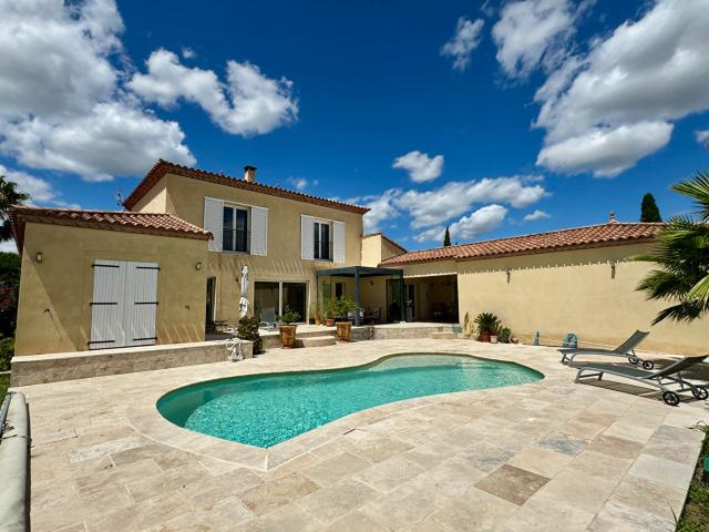 Maison 5 pièces 196 m²