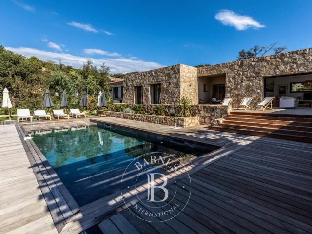 Maison 5 pièces 196 m²