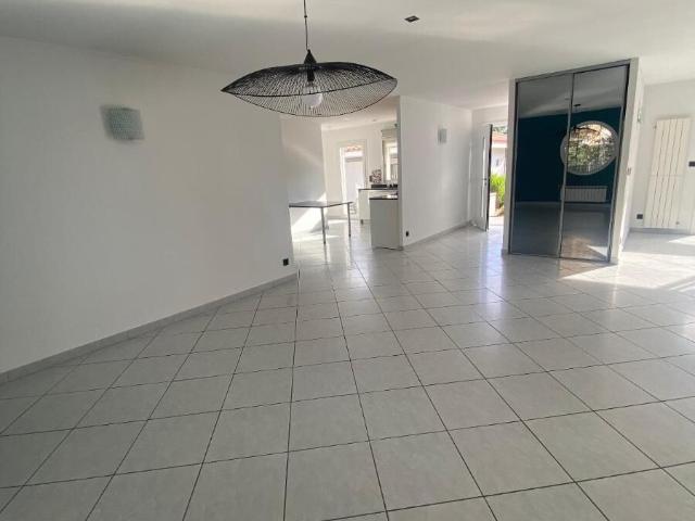 Maison 5 pièces, 196 m² à louer à Thuir 66300