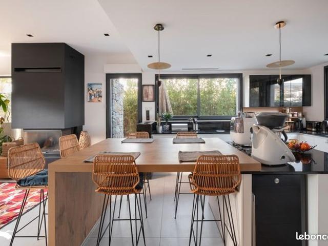 Maison 5 pièces 204 m²