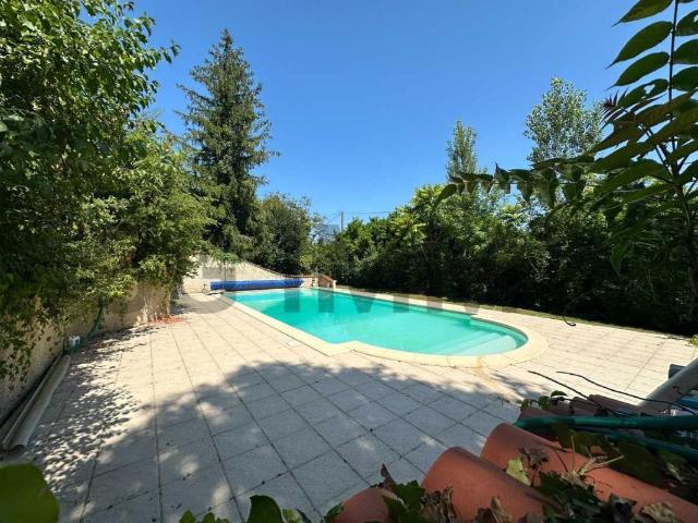 Maison 5 pièces 205 m²