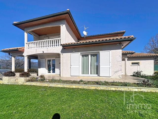Maison 5 pièces 207 m²