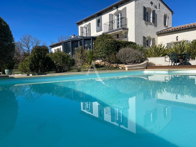 Maison 5 pièces 200 m²
