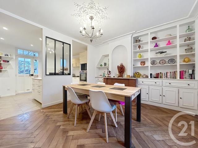 Maison 5 pièces 200 m²