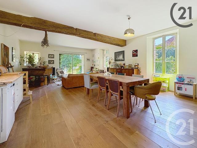 Maison 5 pièces 201 m²