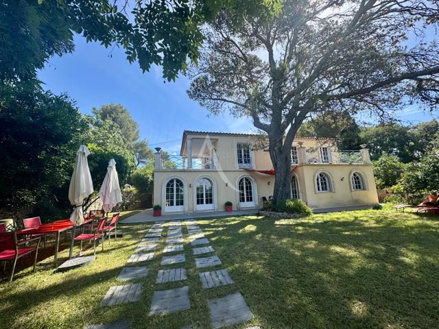 Maison 5 pièces 203 m²