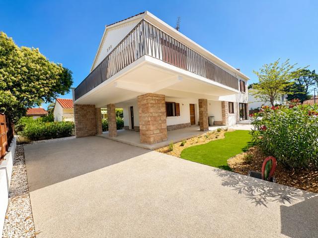 Maison 5 pièces 203 m²