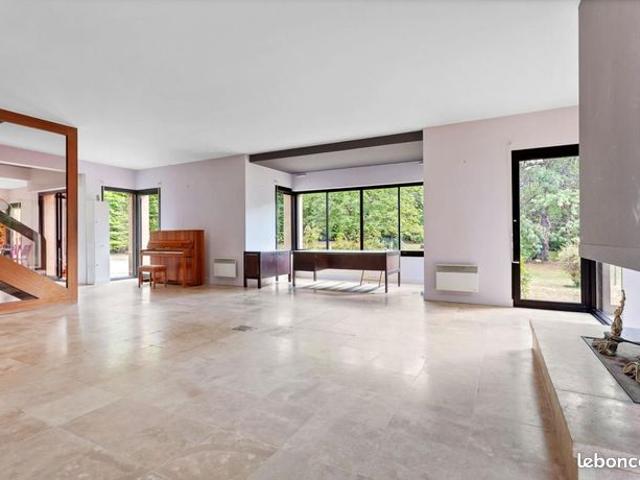 Maison 5 pièces 214 m²