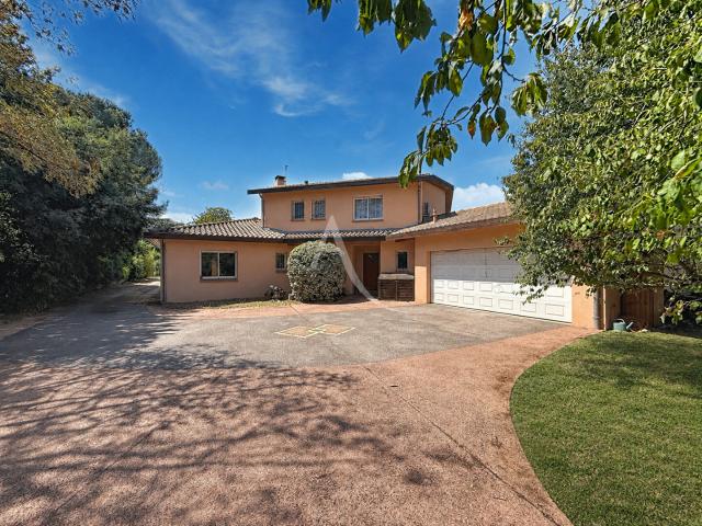 Maison 5 pièces 214 m²