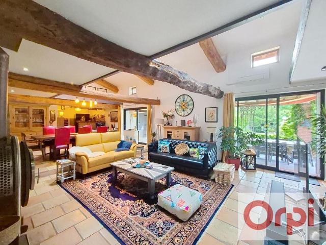 Maison 5 pièces 215 m²
