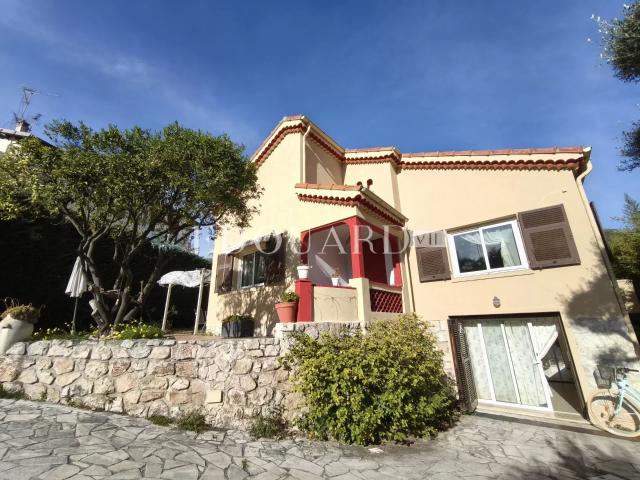 Maison 5 pièces 215 m²