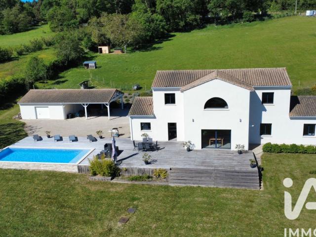 Maison 5 pièces 215 m²