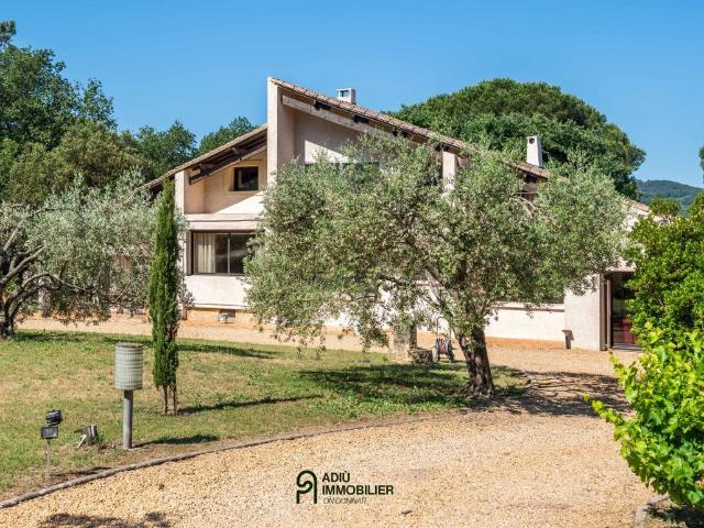 Maison 7 pièces 215 m²
