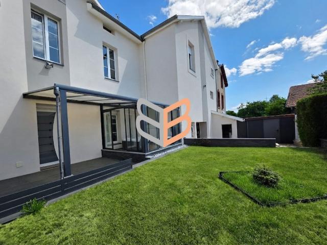 Maison 5 pièces 216 m²