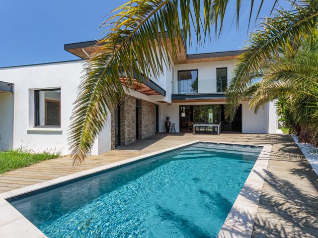 Maison 5 pièces 216 m²