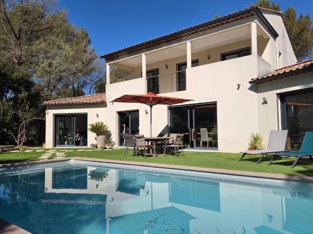Maison 5 pièces 227 m²