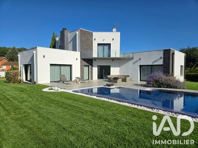 Maison 5 pièces 218 m²
