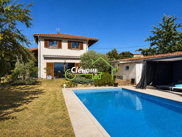 Maison 5 pièces 218 m²