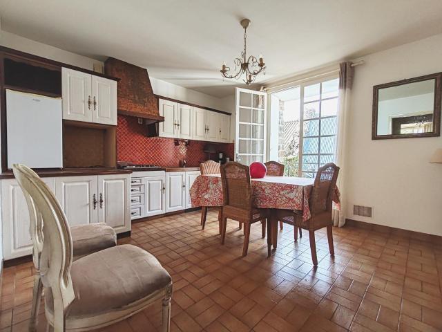Maison 5 pièces 218 m²
