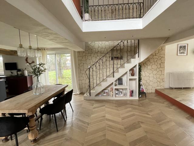 Maison 5 pièces 210 m²