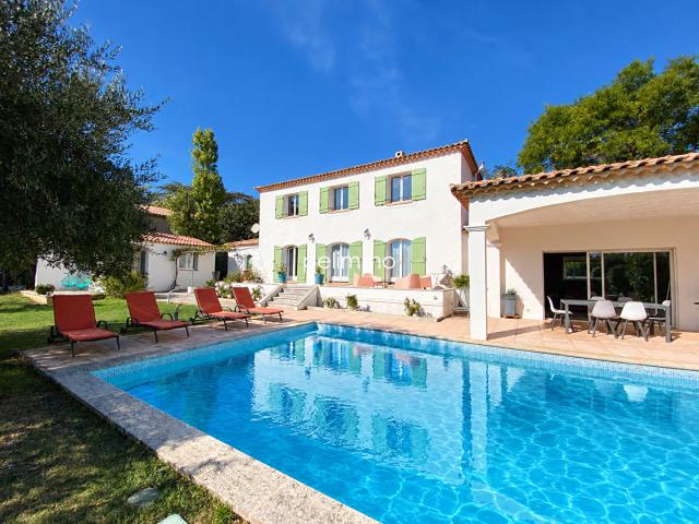 Maison 5 pièces 210 m²