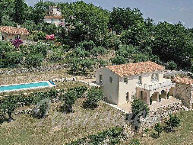 Maison 5 pièces 210 m²
