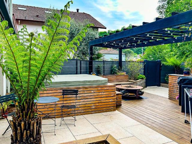 Maison 5 pièces 210 m²