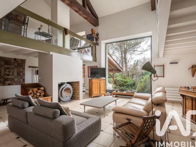 Maison 5 pièces 239 m²
