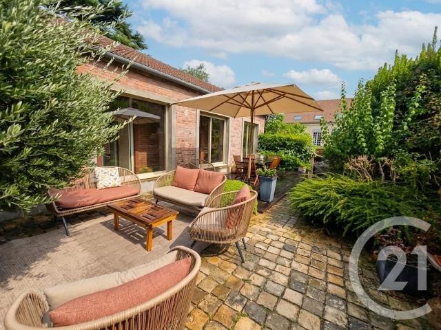 Maison 5 pièces 212 m²