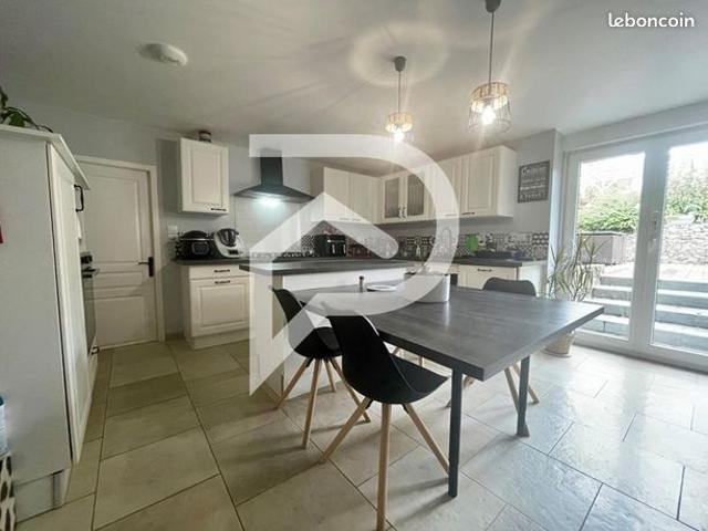 Maison 5 pièces 213 m²