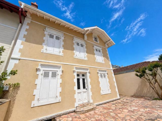 Maison 5 pièces 225 m²
