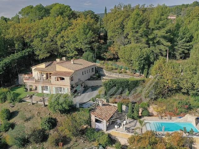 Maison 5 pièces 226 m²