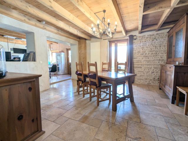 Maison 5 pièces 220 m²