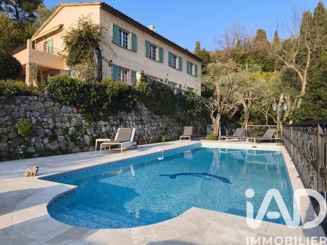 Maison 5 pièces 220 m²