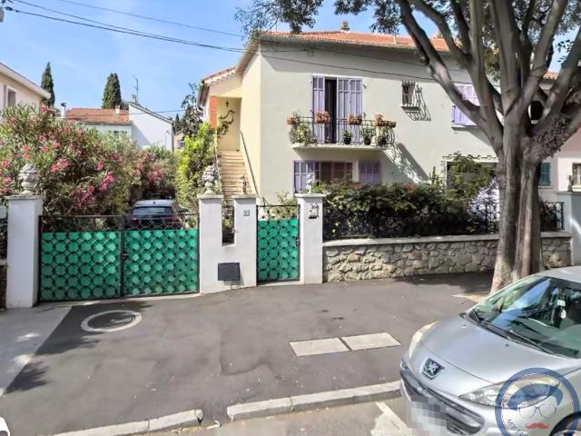 Maison 5 pièces 220 m²
