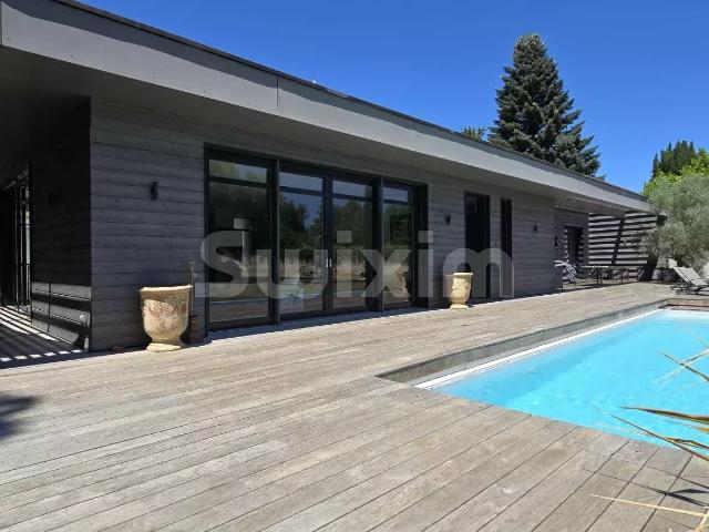 Maison 5 pièces 220 m²