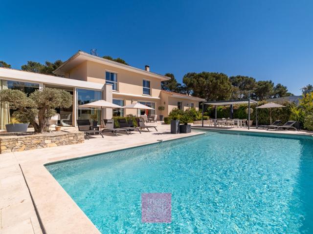 Maison 5 pièces 220 m²