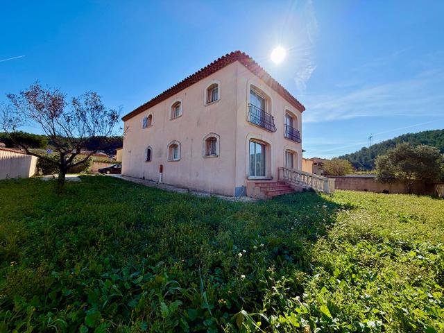 Maison 5 pièces 220 m²