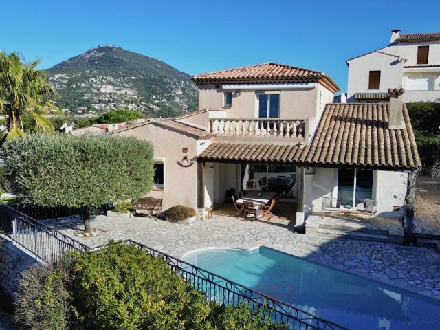 Maison 5 pièces 220 m²