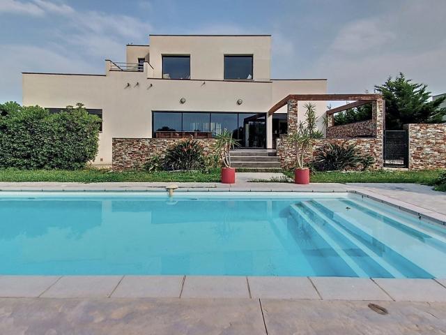 Maison 5 pièces 220 m²