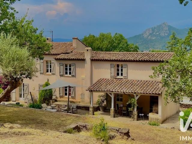 Maison 5 pièces 220 m²