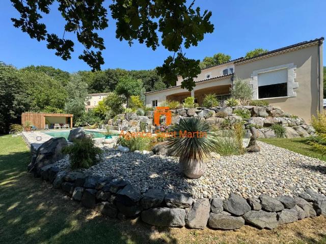 Maison 5 pièces 220 m²