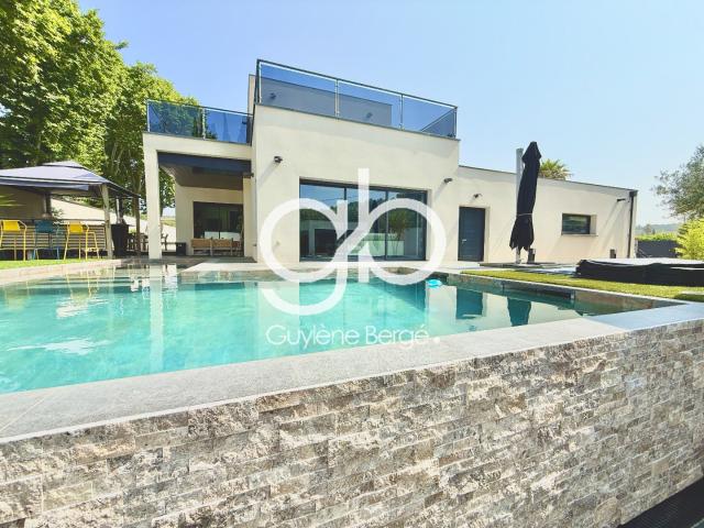 Maison 5 pièces 220 m²