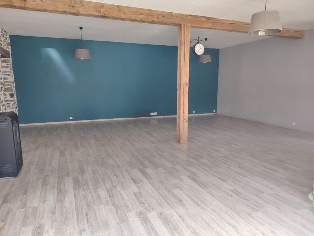 Maison 5 pièces, 220 m² à louer à Châlus 87230