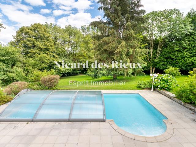Maison 5 pièces 221 m²